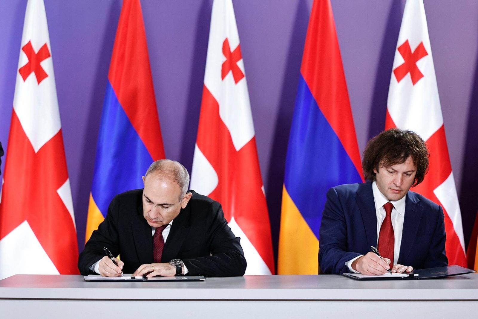Пашинян и Кобахидзе подписали протокол 15-го заседания Межправительственной комиссии по экономическому сотрудничеству между Арменией и Грузией