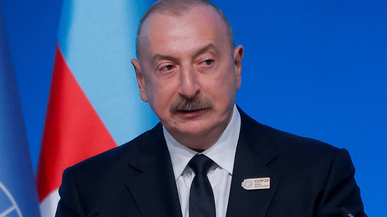 Алиев заявил о приближении уровня воды в Каспии к минимуму за 200 лет