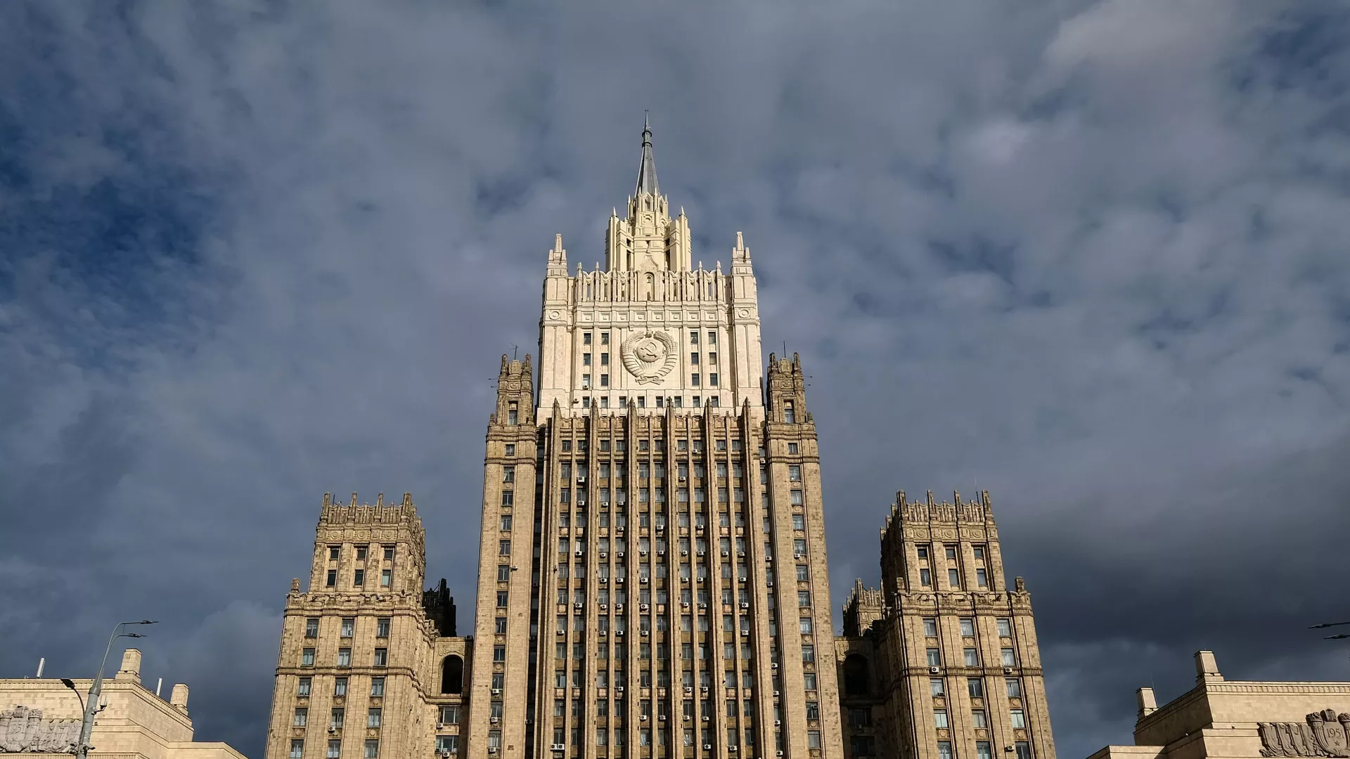 МИД РФ : Азербайджан и Армения определят место следующей встречи глав «3+3»