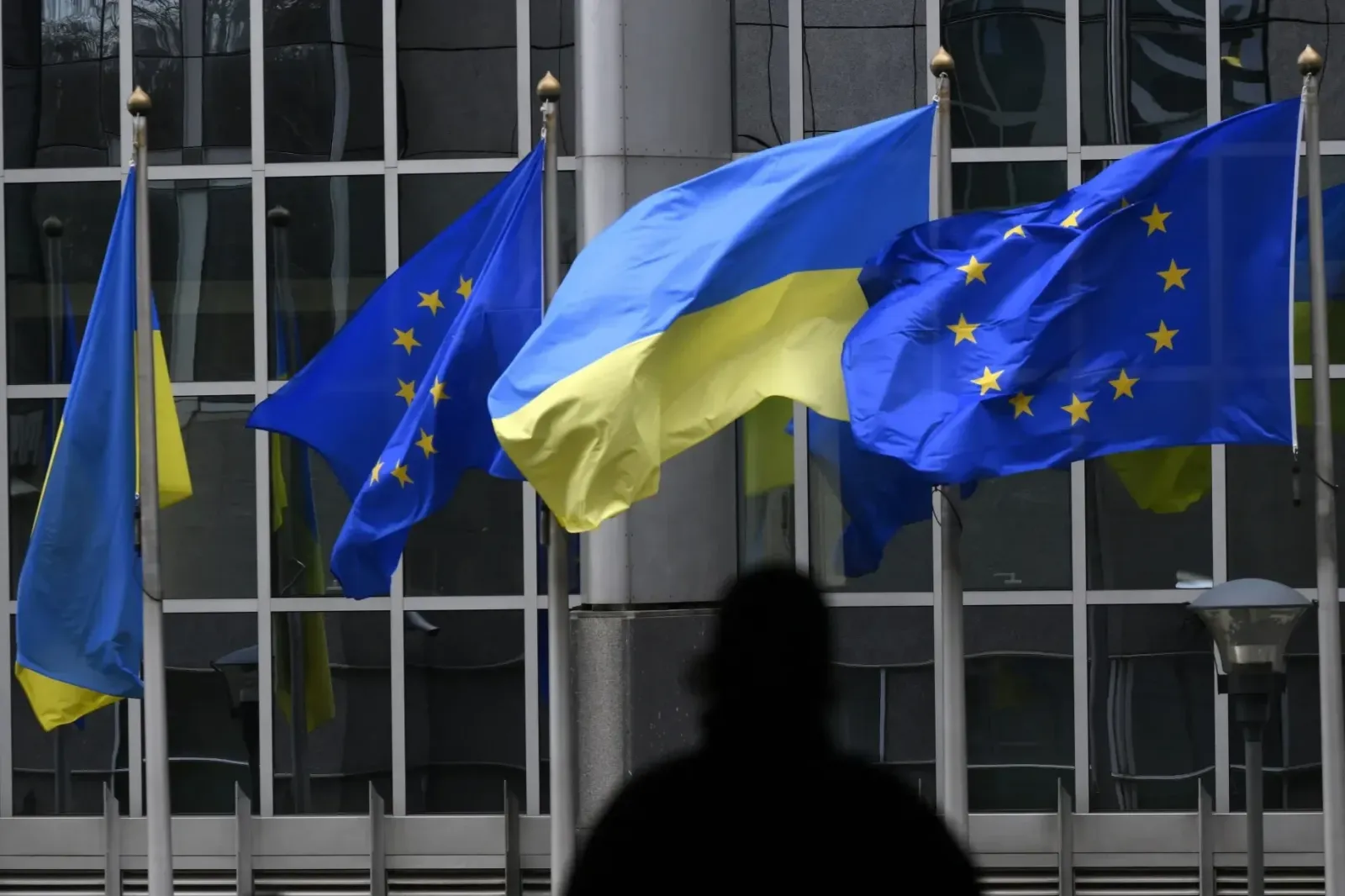 Послы ЕС одобрили предоставление Украине кредита в размере 90 миллиардов евро
