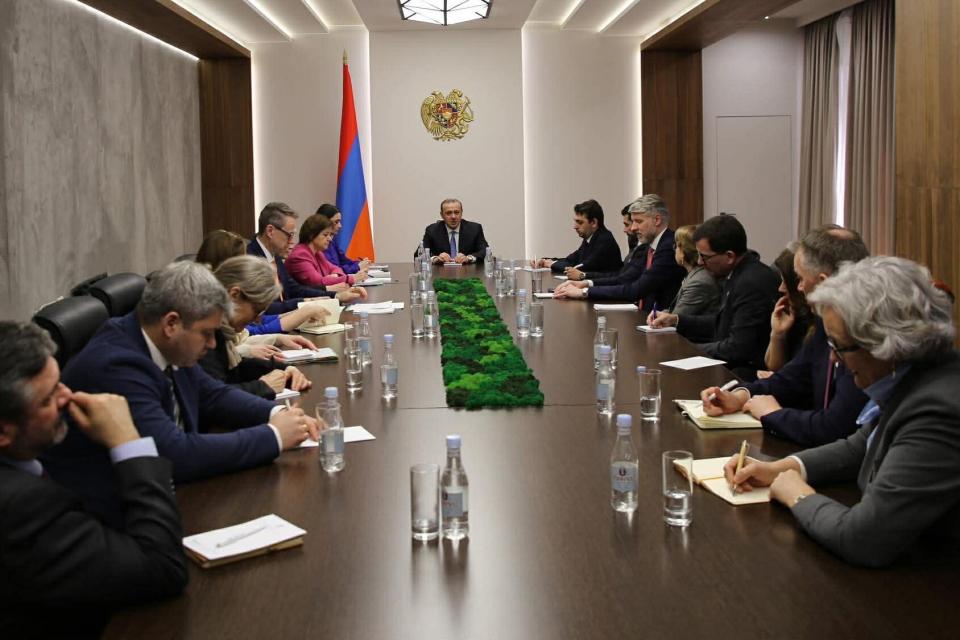 Секретарь Совбеза Армении принял делегацию руководителей восточноевропейских департаментов МИД стран-членов NB8