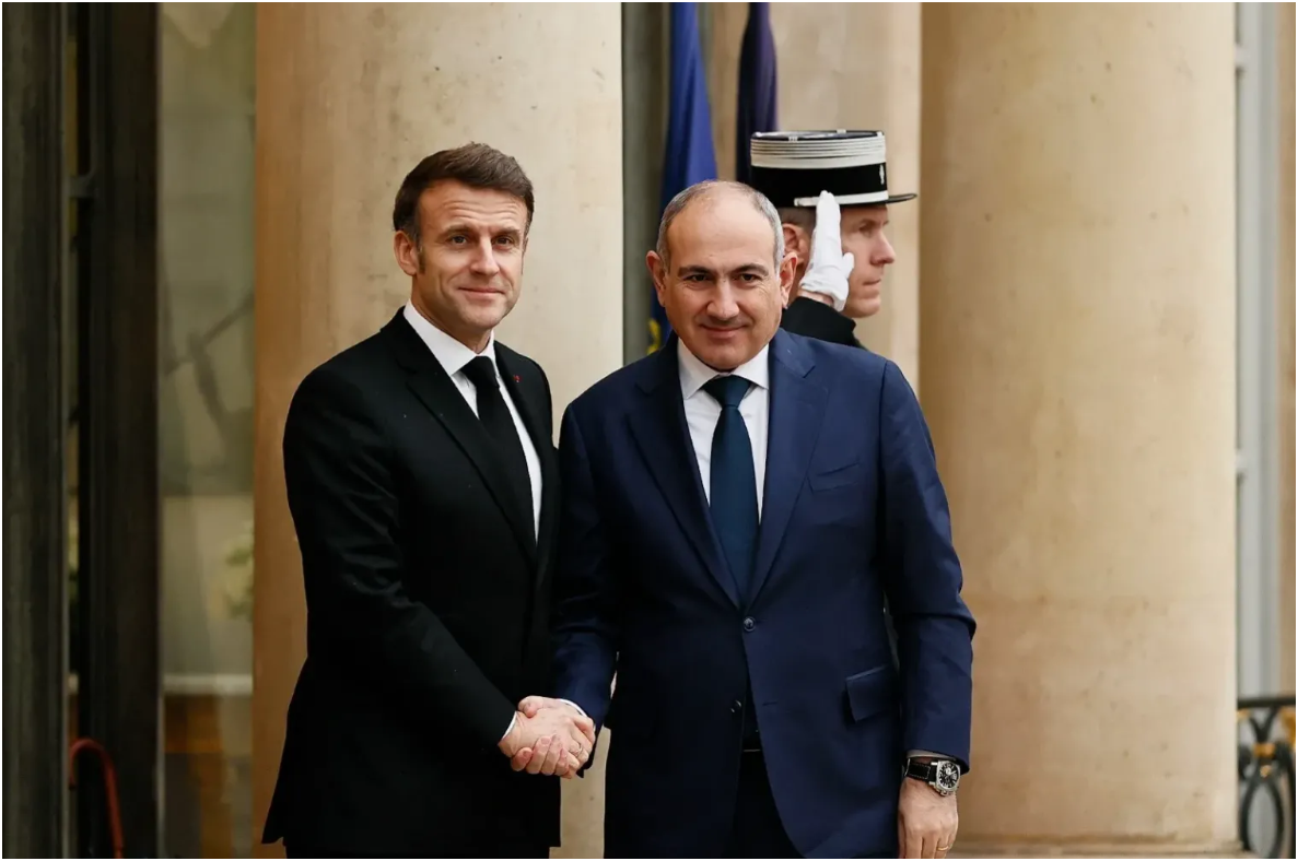 Макрон выразил поддержку Армении в нормализации отношений с Азербайджаном и Турцией