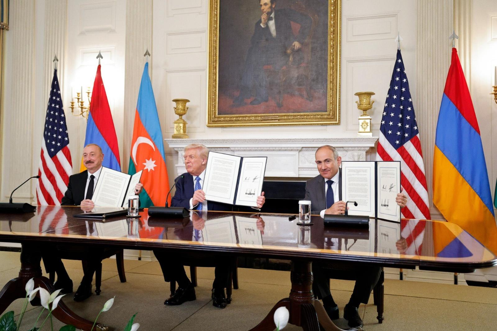 Армения, США и Азербайджан подписали совместную декларацию о «Дороге Трампа»