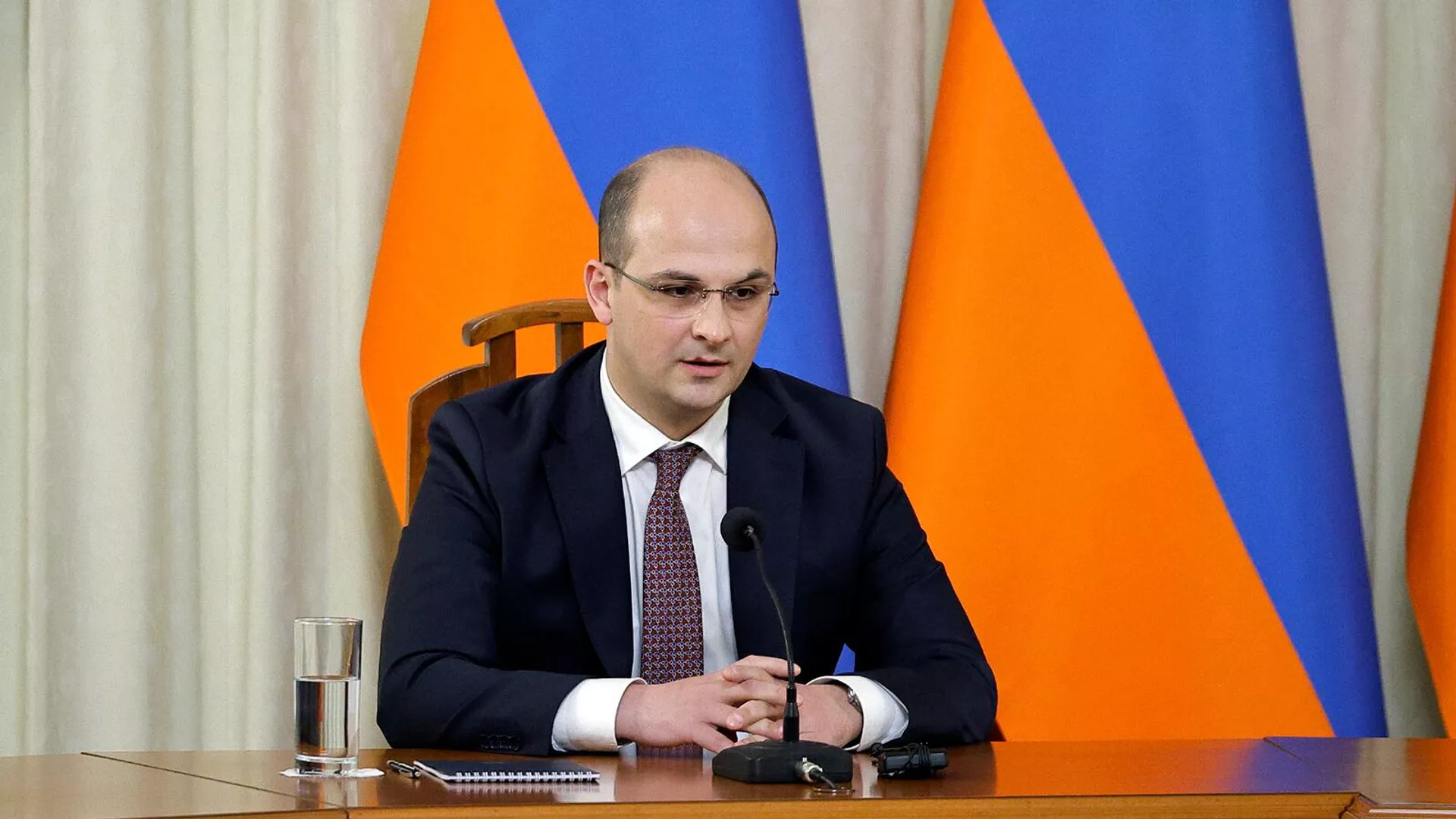 Глава СНБ Армении примет участие в форуме, который пройдет в Баку