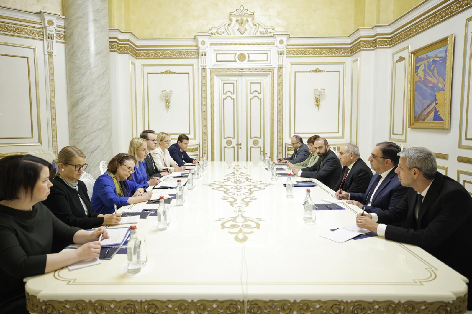 Премьер-министр Армении принял делегацию, возглавляемую действующим председателем ОБСЕ