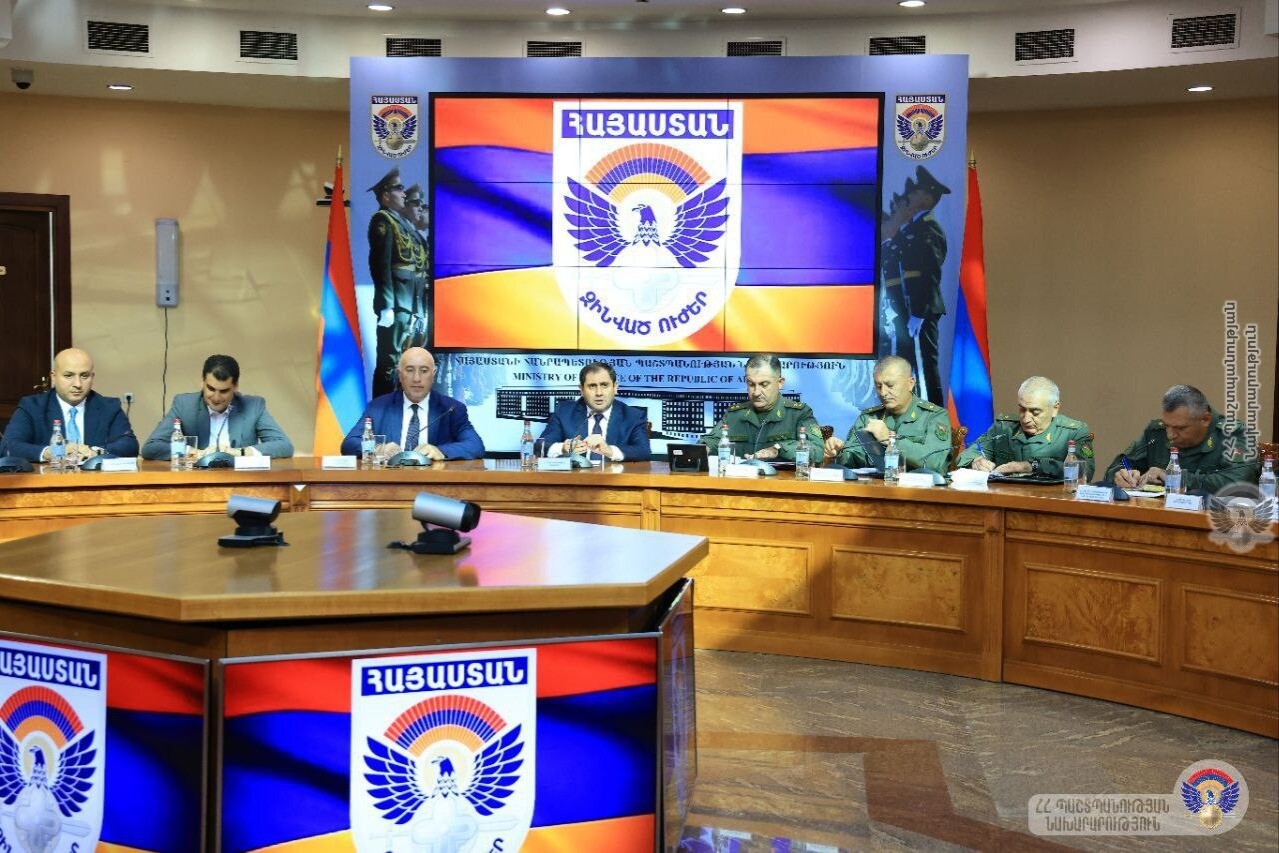 Глава МО Армении затронул вопросы региональной безопасности на встрече с руководящим составом Вооружённых сил