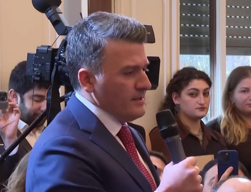 Посол Азербайджана обратился к Пашиняну на армянском во время встречи в Берлине