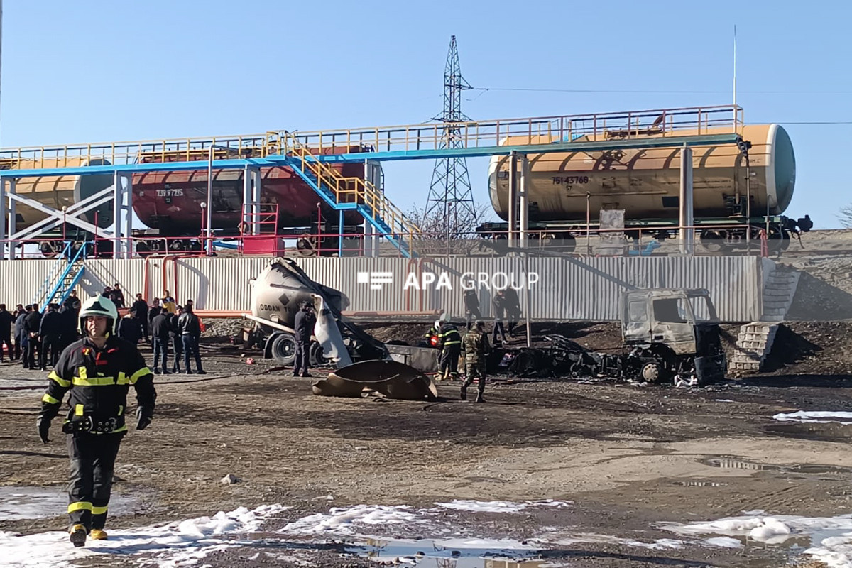 В Азербайджане загорелся бензовоз, есть погибший и пострадавший