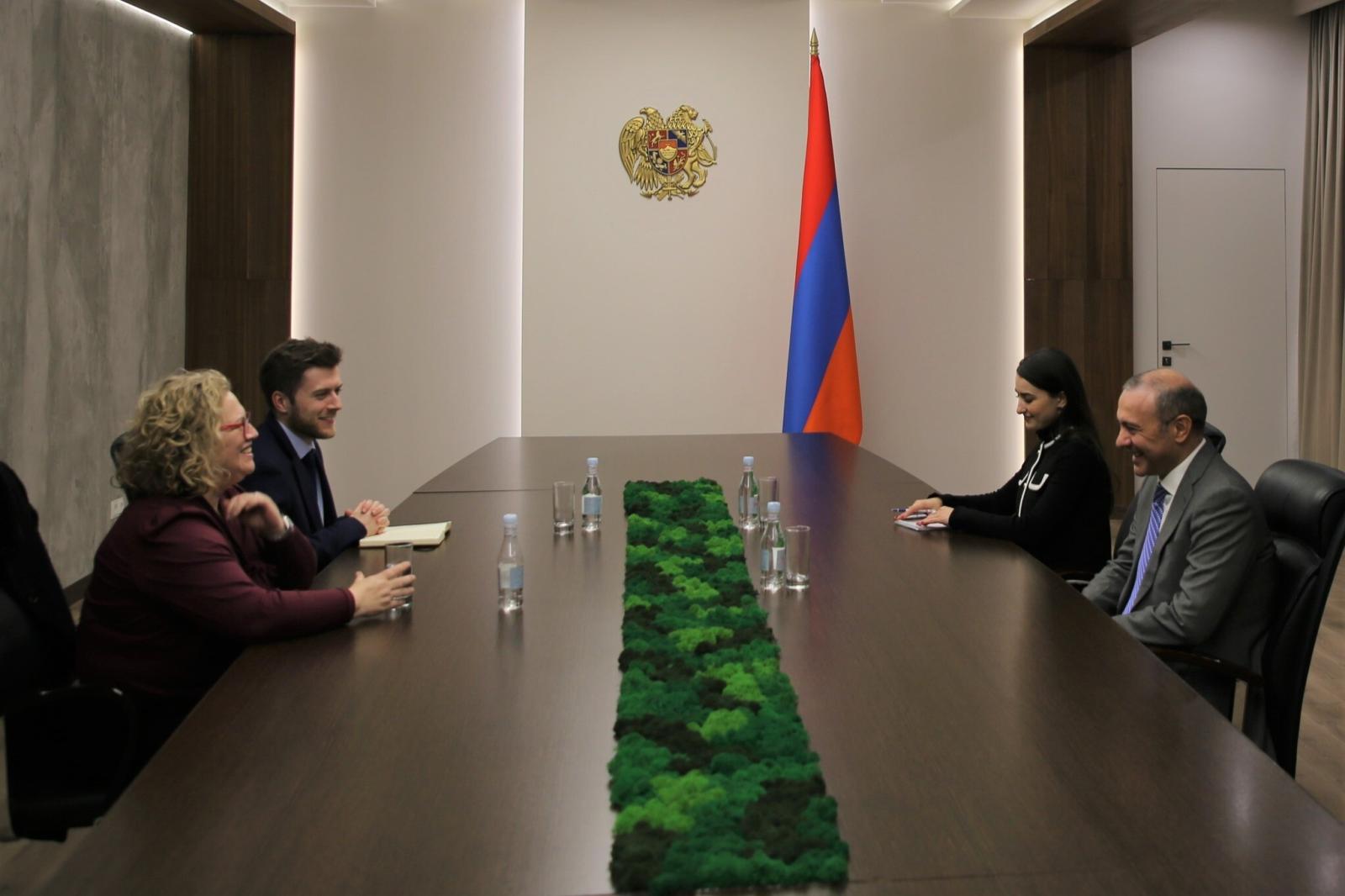 Секретарь Совета безопасности Республики Армения и посол Великобритании обменялись мнениями о возможностях регионального сотрудничества