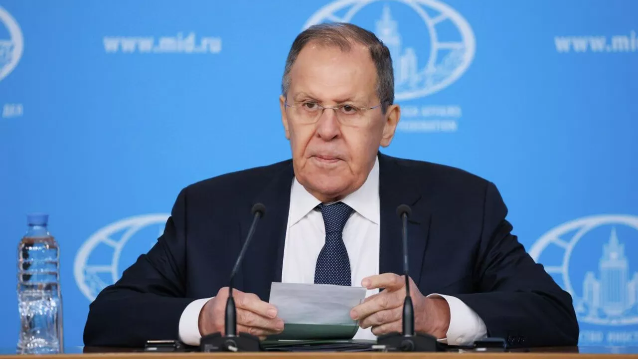 Лавров призвал армянский народ серьезно задуматься после слов Каллас