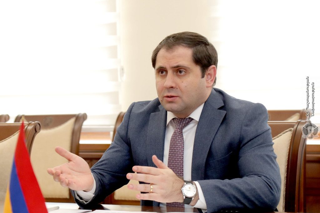 Министр обороны Армения Сурен Папикян отправился в Иран с официальным визитом