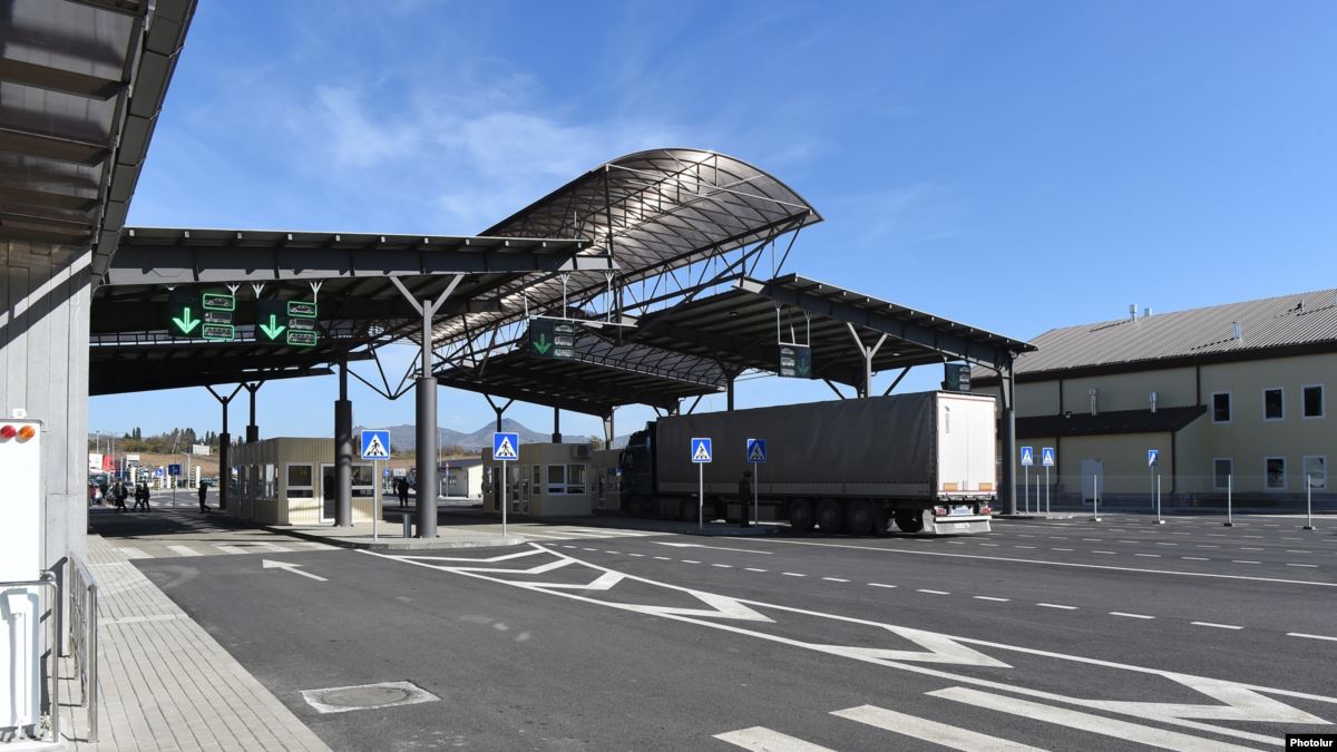 В Грузии из-за непогоды закрыли дорогу в Армению