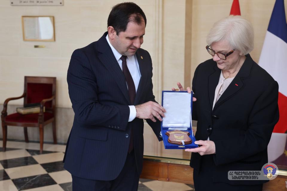 Министры обороны Армении и Франции достигли договоренности об углублении и расширении сотрудничества