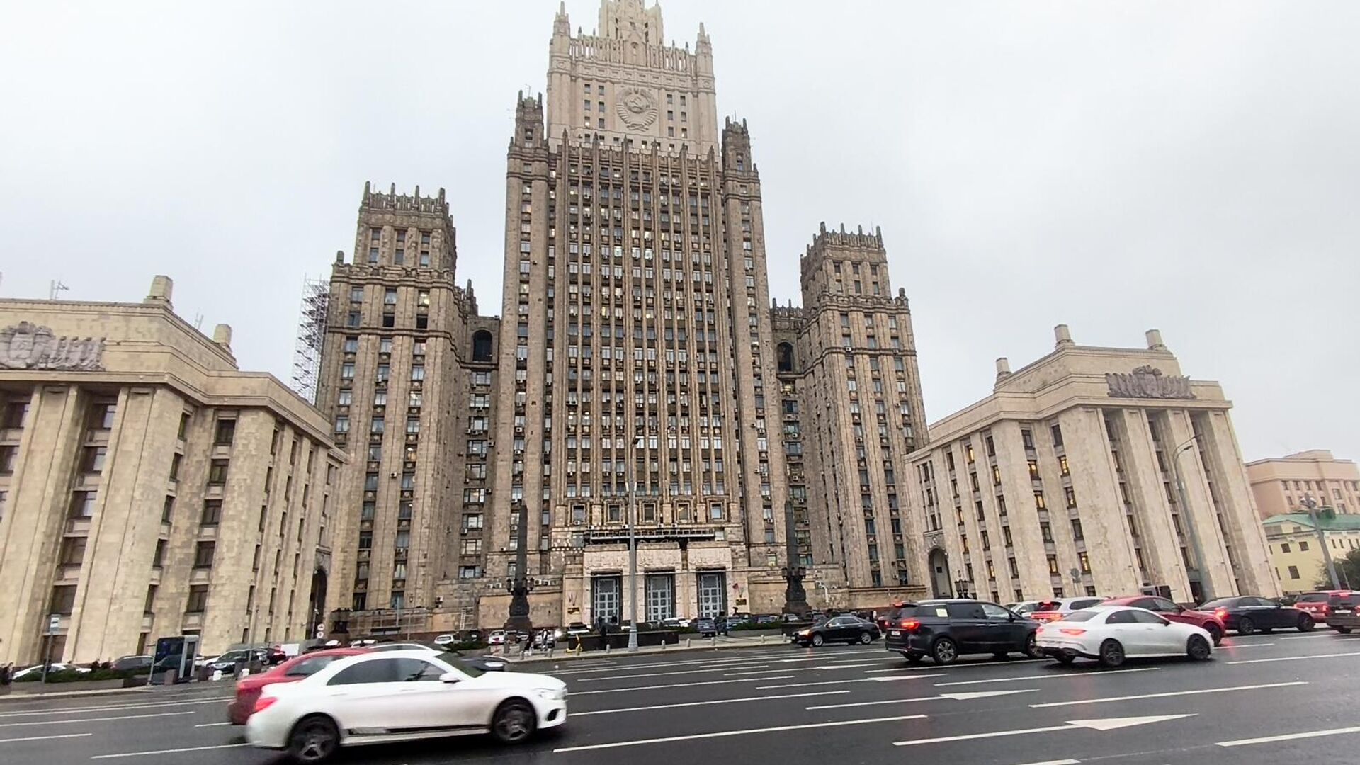 Ереван и Баку оказали значительную помощь в эвакуации россиян из Ирана:  МИД РФ