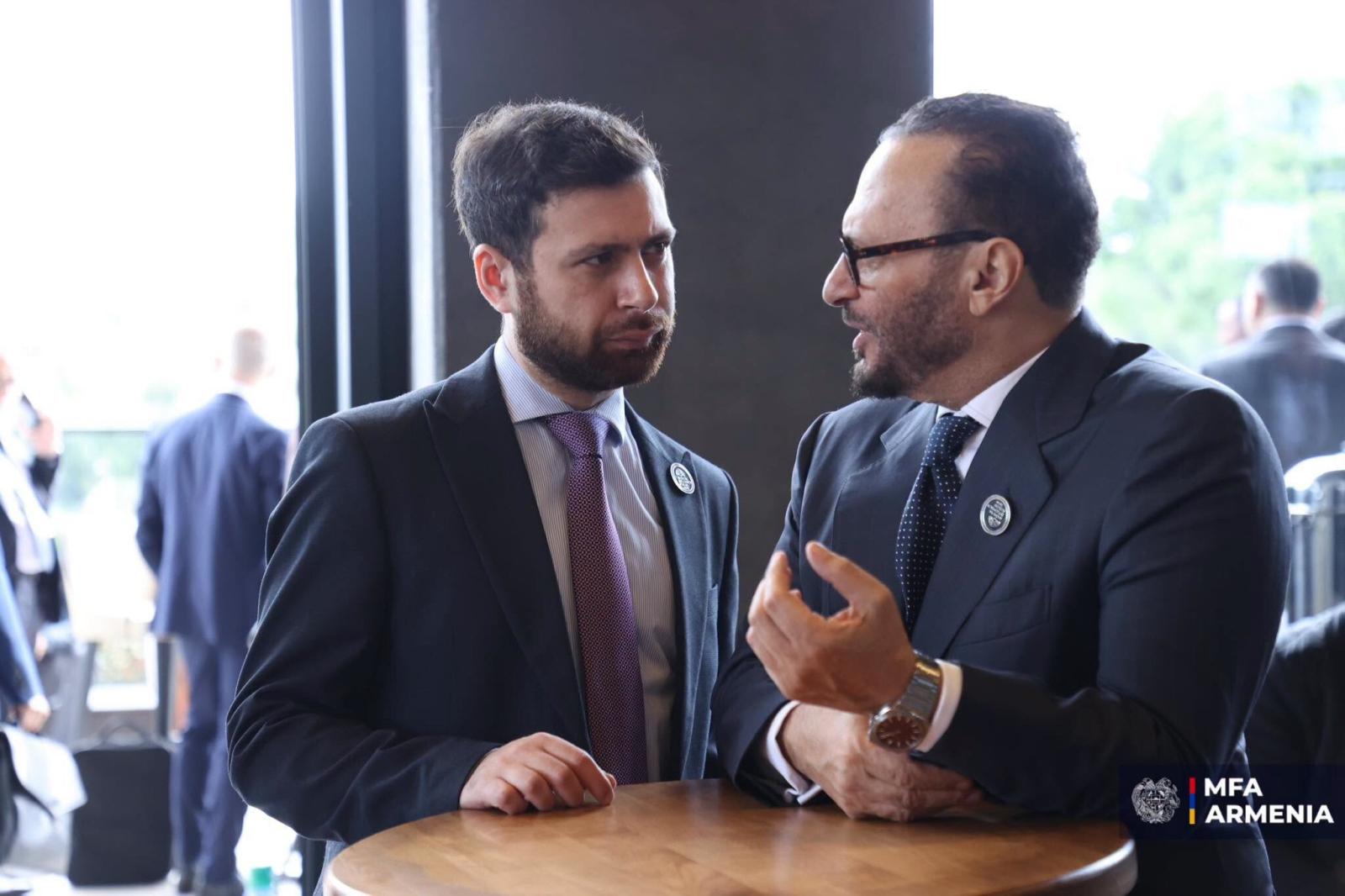 Замглавы МИД Армении и дипломатический советник президента ОАЭ обсудили двустороннюю повестку