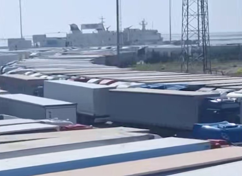 Сотни фур ждут переправки: Бакинский порт перегружен из-за войны в Иране