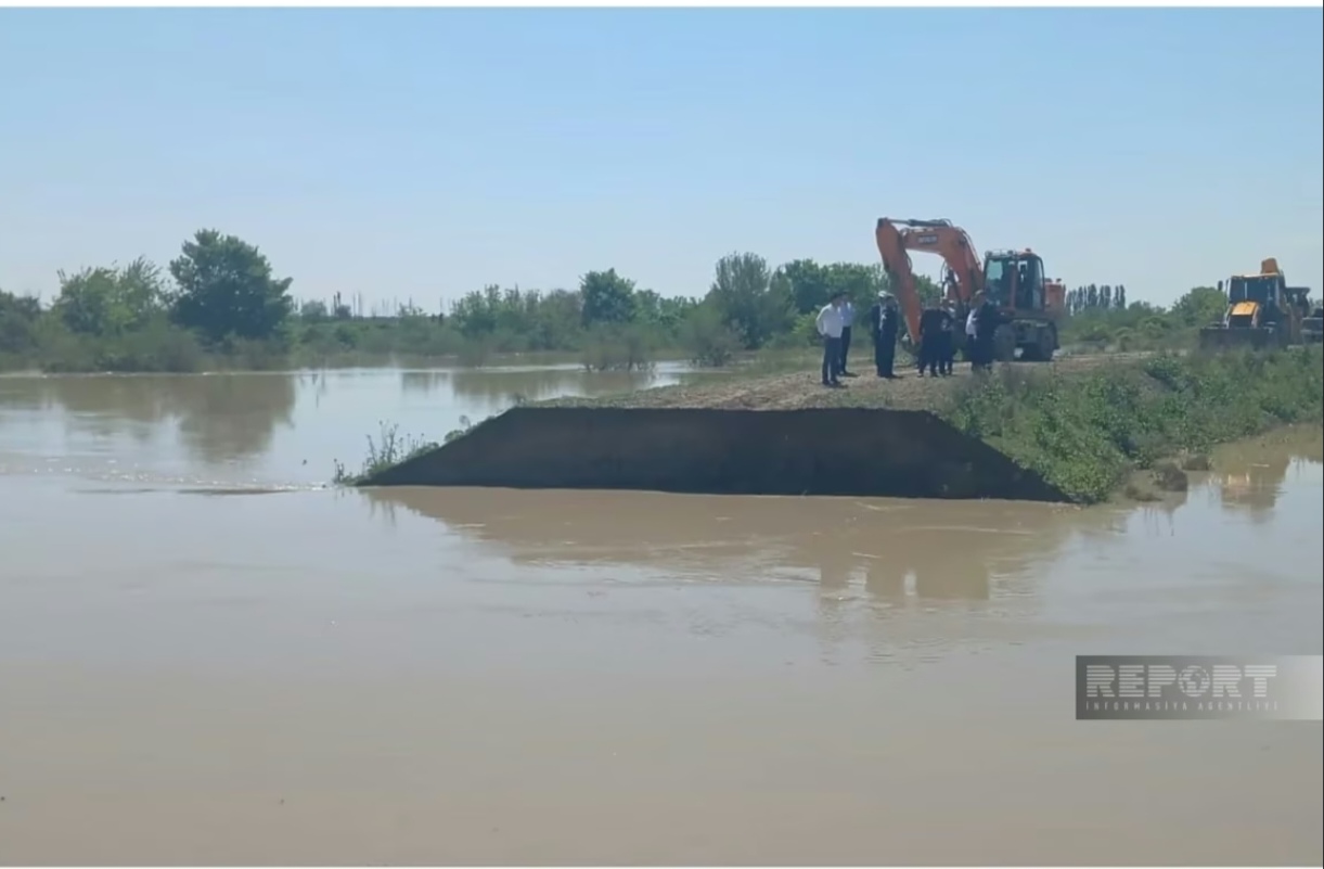 В Агджабединском районе Азербайджана произошел прорыв плотины на реке Кура