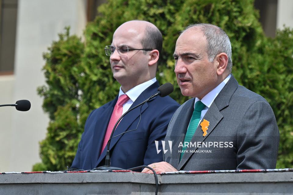 В ближайшем будущем мы продолжим делимитацию границы с Азербайджаном, вопрос завершения делимитации границы с Грузией также в повестке - Пашинян