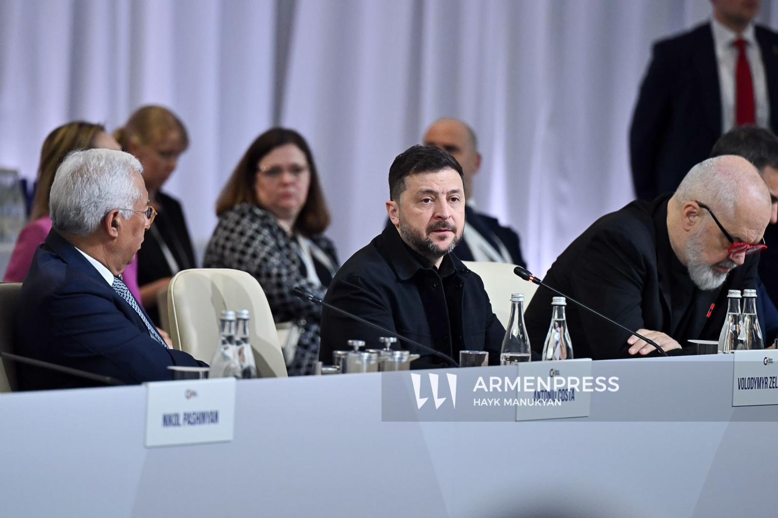 Желаю Армении и Азербайджану стабильного и прочного мира - Зеленский