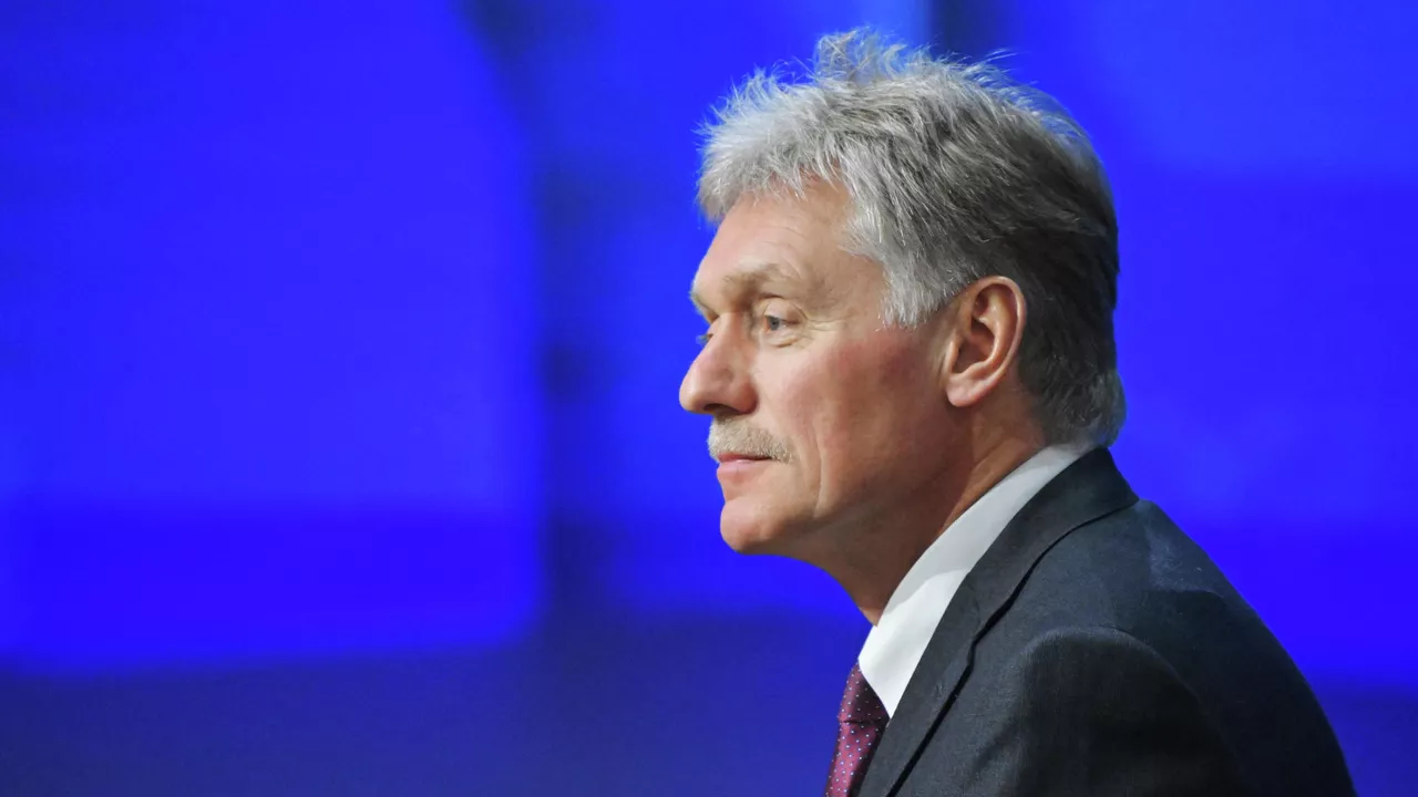 Власти Армении искусственно ставят страну на перепутье, заявил Песков