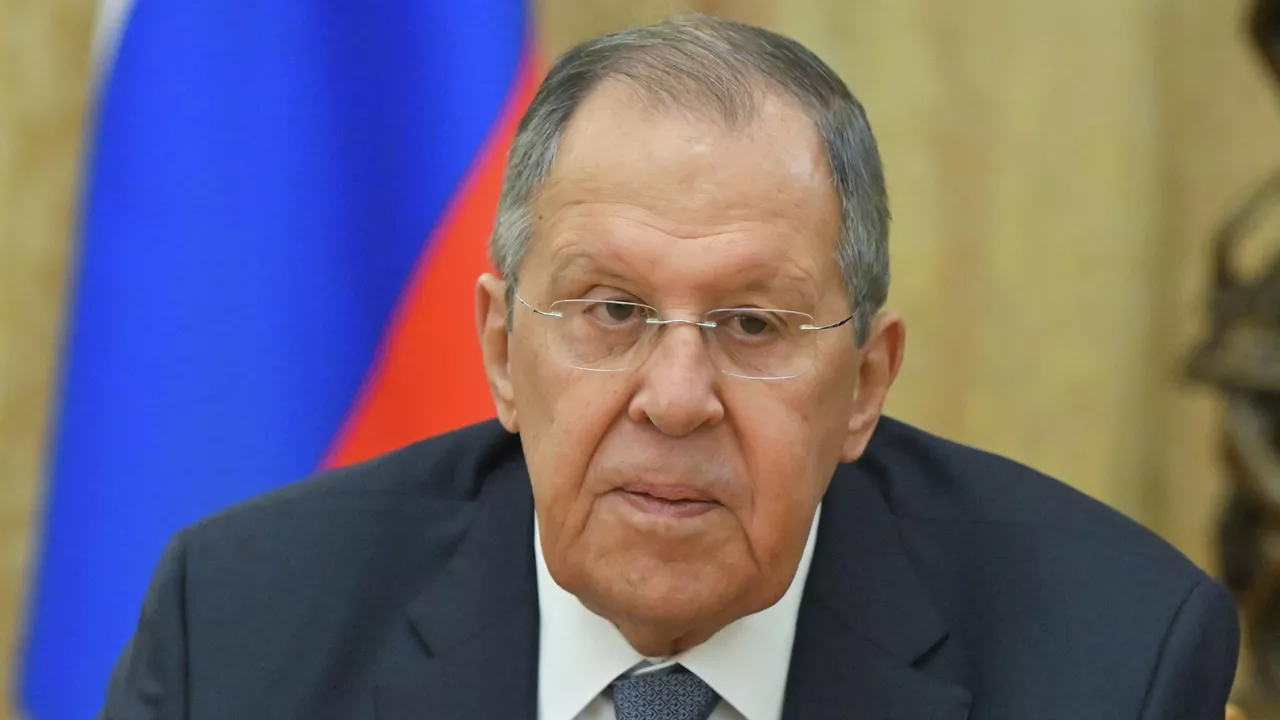 Вопрос о членстве Армении в ЕАЭС стоит ребром, заявил Лавров