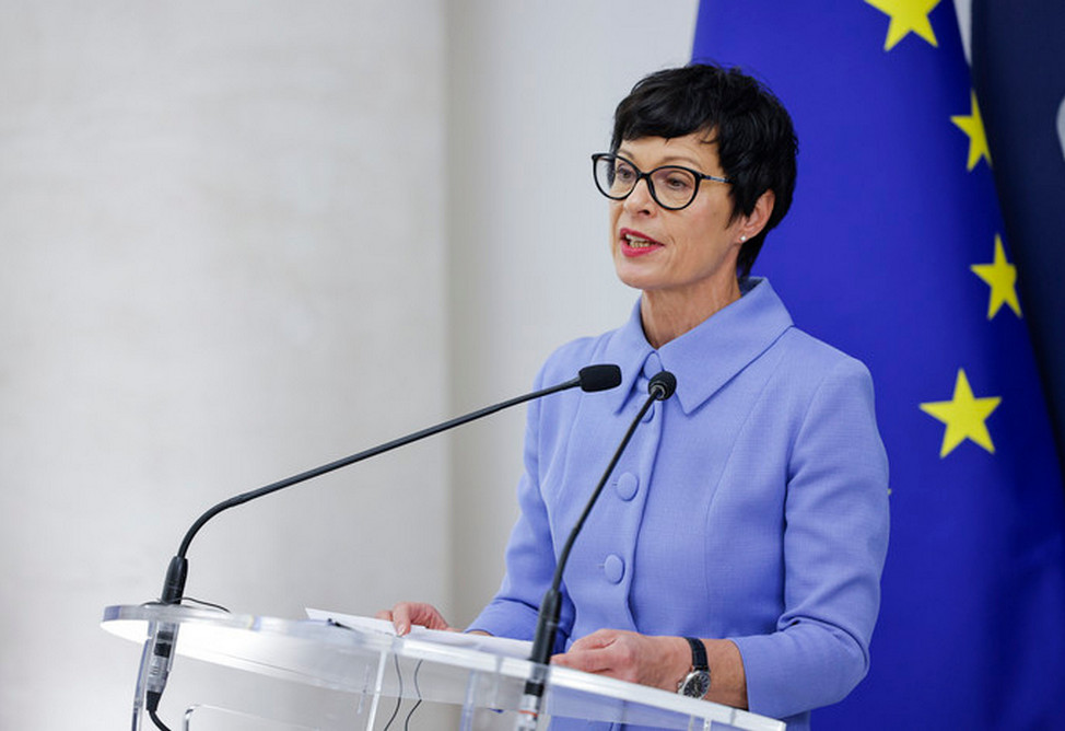 ЕС намерен оказать финансовую поддержку Армении: еврокомиссар Кос посетит Ереван