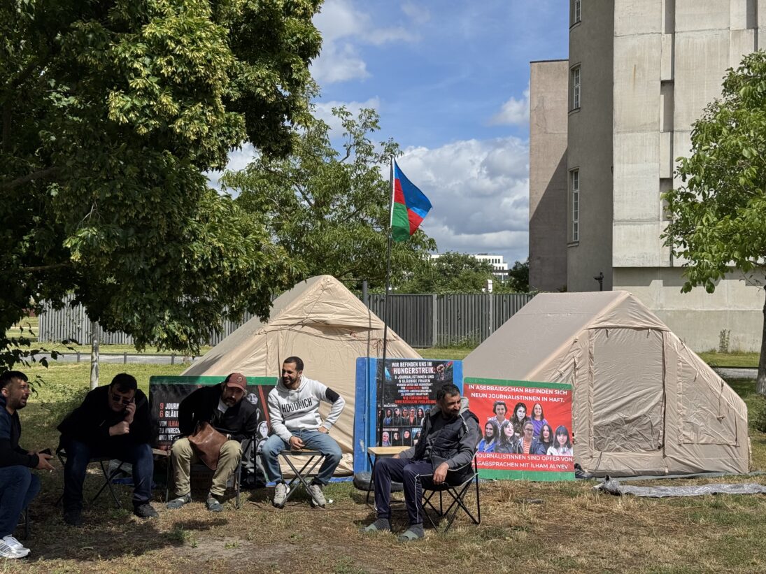 В Берлине началась голодовка в поддержку политических заключенных в Азербайджане