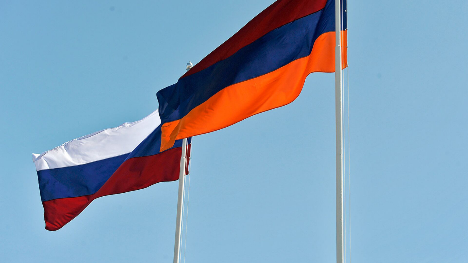 Россия направила ноту протеста Армении из-за осквернения мемориала героям ВОВ в Гюмри - Захарова