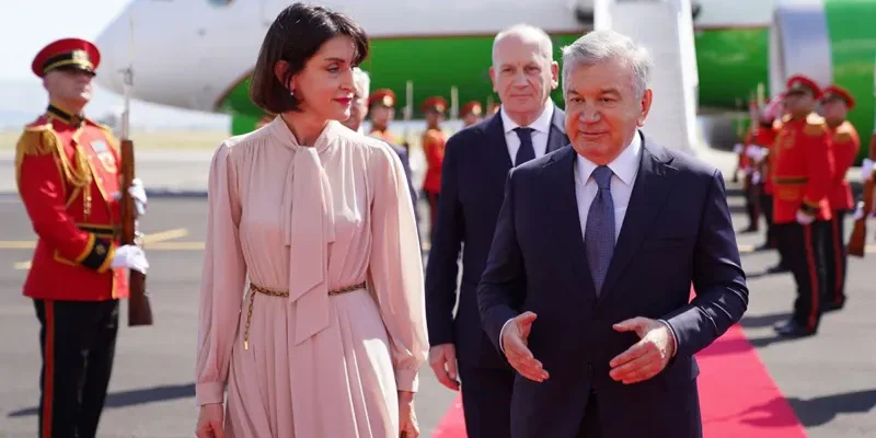 В Тбилиси прибыл президент Узбекистана Шавкат Мирзиёев