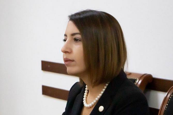 Глава СВР Армении отправилась в Баку на форум по безопасности