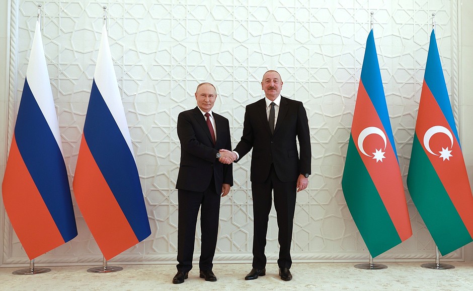 Алиев позвонил Путину