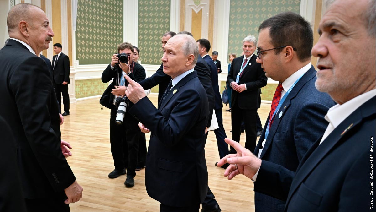 Путин, Алиев и Пезешкиан провели трехстороннюю встречу после Каспийского саммита