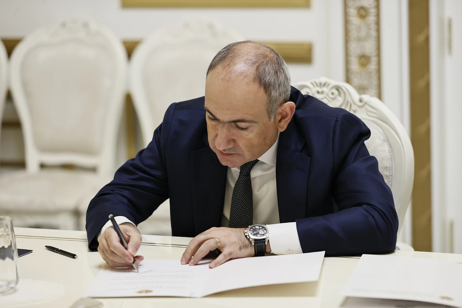 Пашинян подписал решение о создании рабочей группы с Россией по вопросу концессии железной дороги