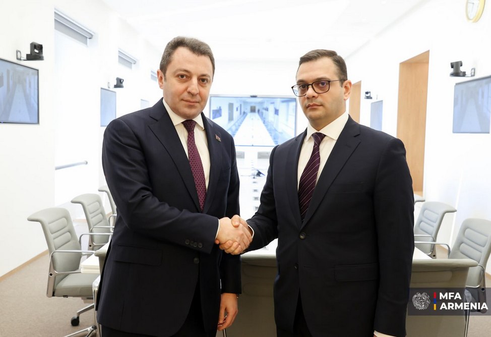 Заместители глав МИД Армении и Азербайджана обсудили укрепление доверия на многосторонних платформах